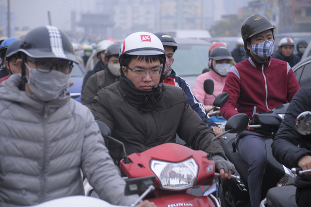 Người Hà Nội chật vật đi làm ngày đầu sau dịp nghỉ Tết Dương